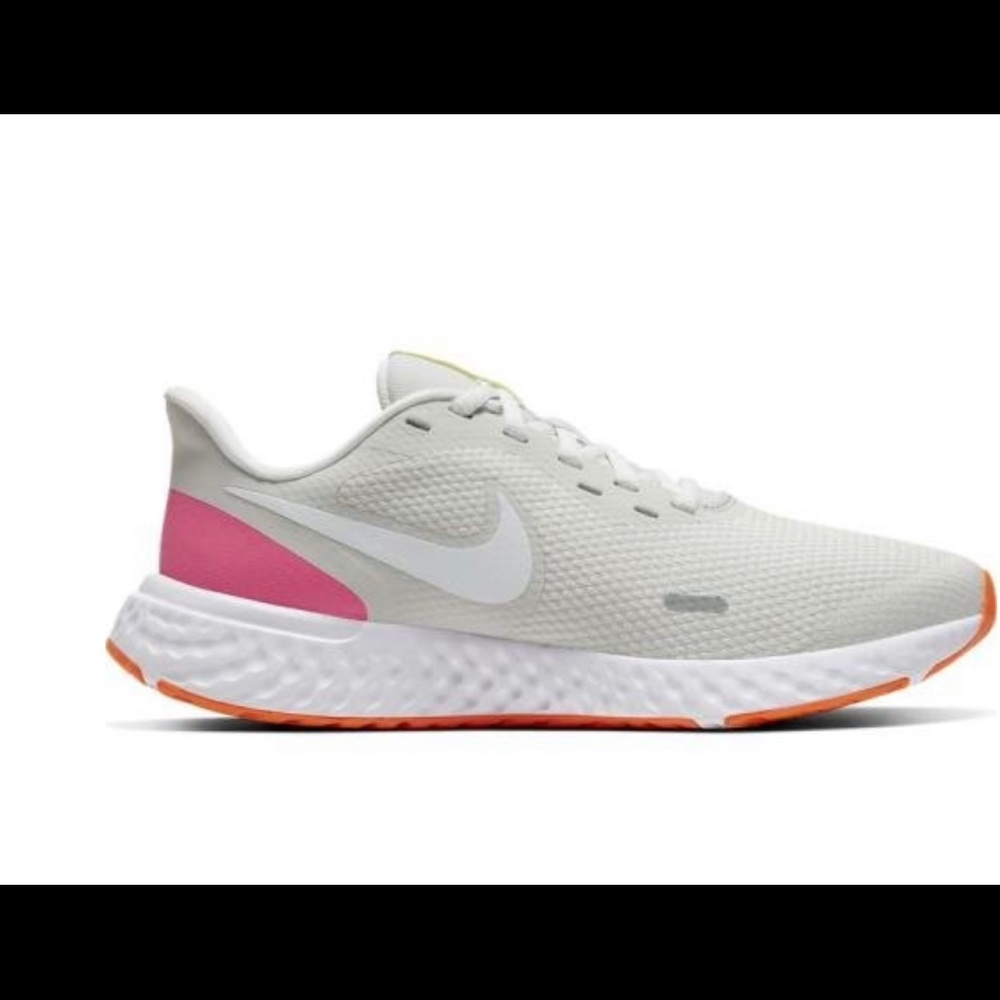 Nike revolution 5 running shoe